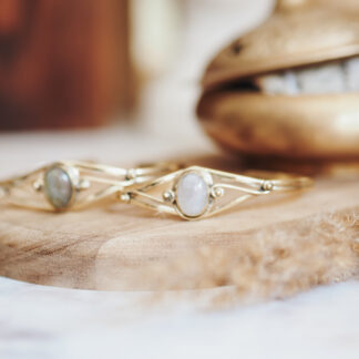 Mosiężna bransoleta z kamieniem