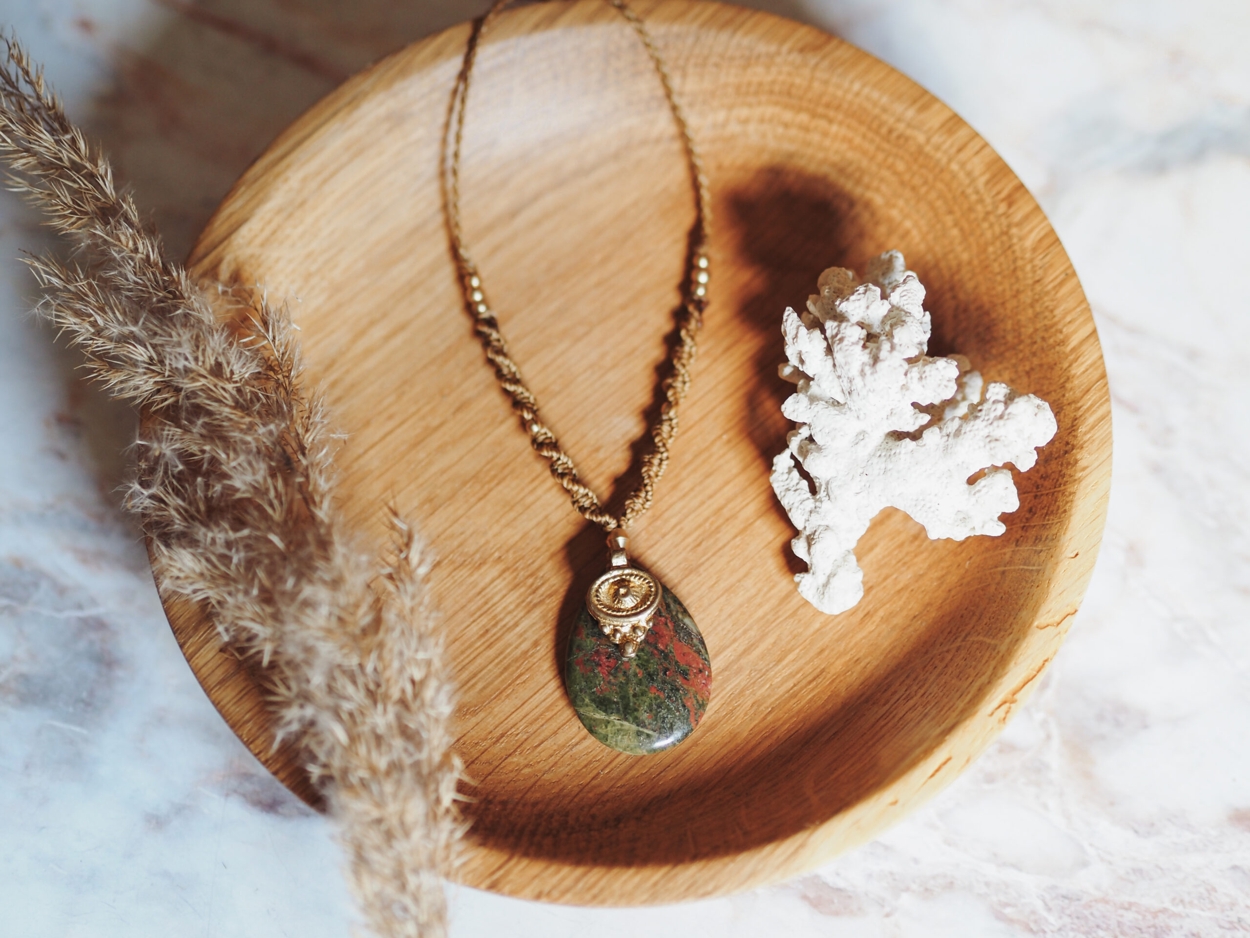 Naszyjnik z unakitem - miodowy sznurek - obrazek 5