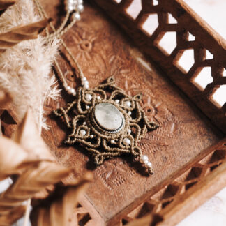 Naszyjnik z prehnitem – „Mandala Spokoju”