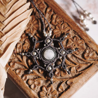 Naszyjnik z kamieniem księżycowym – „Krąg Intuicji”