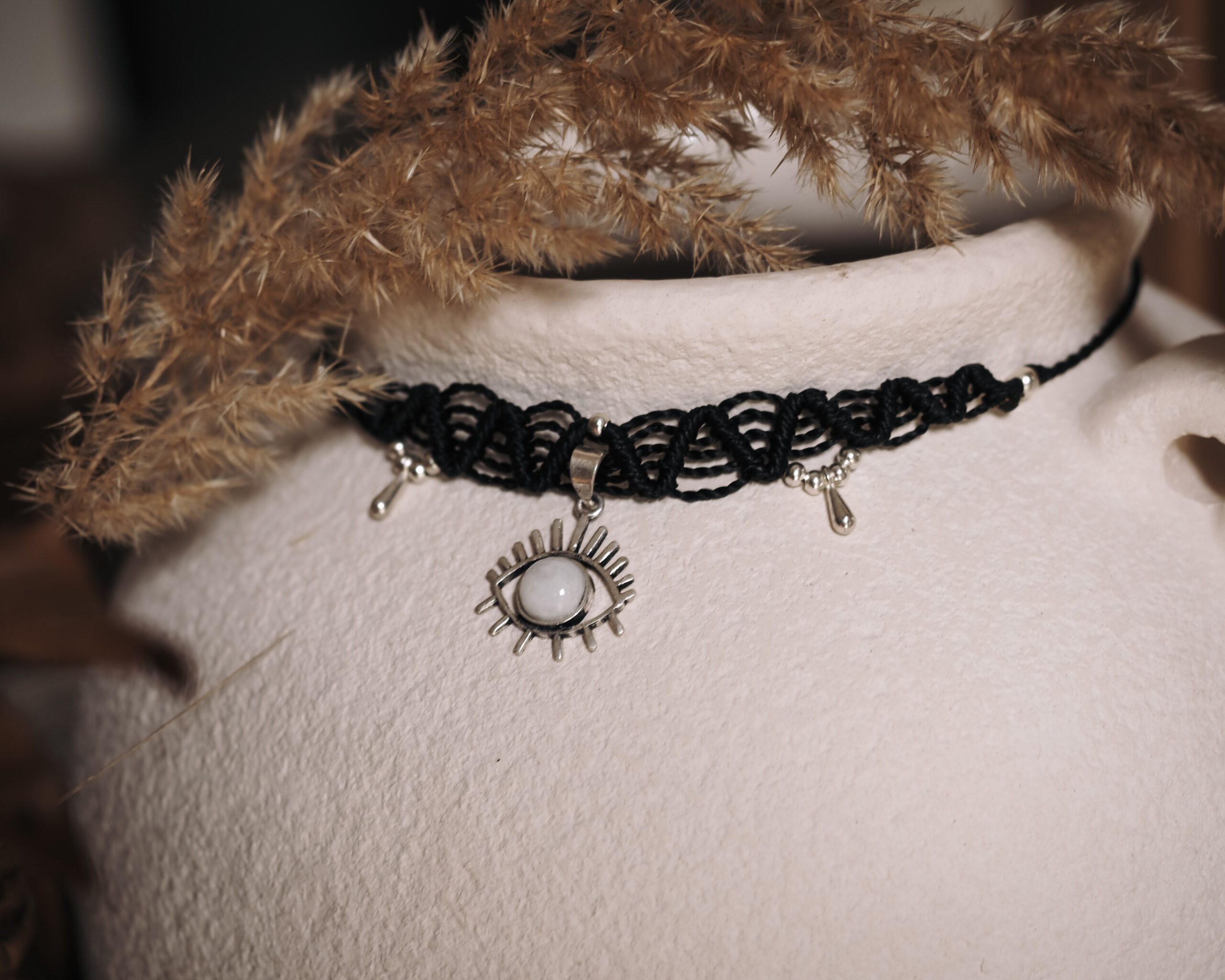 Czarny czoker z kamieniem księżycowym - obrazek 4