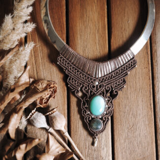 Kolia z chryzoprazem i labradorytem. Brąz