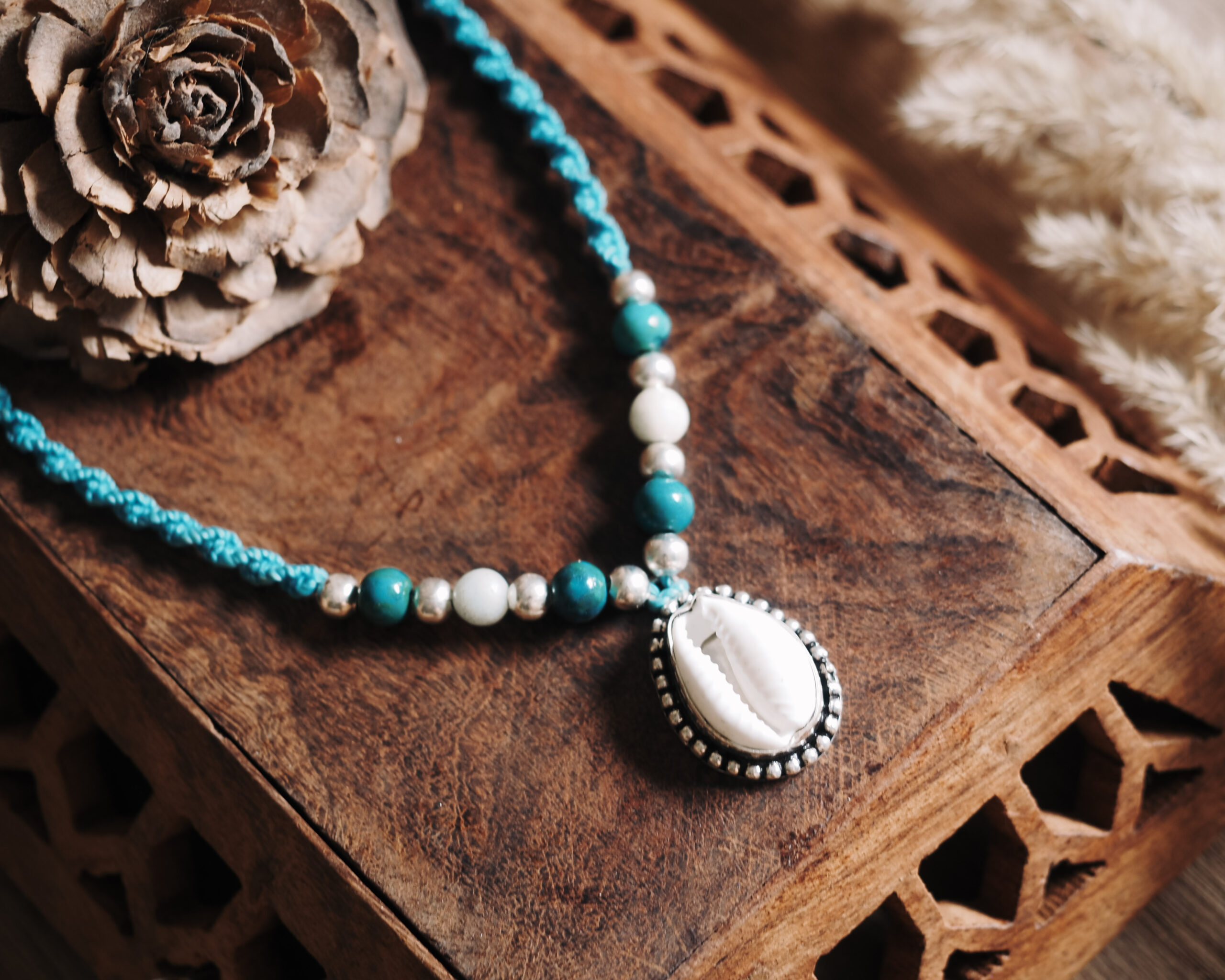 Naszyjnik z muszelką. Turkusowy - obrazek 4