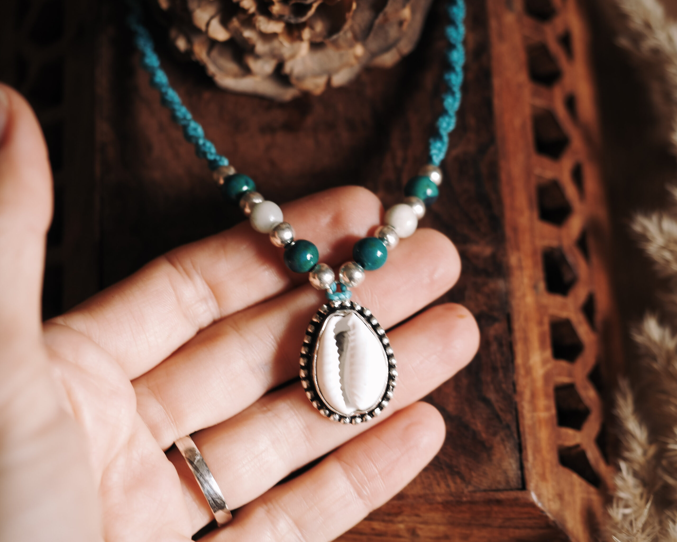 Naszyjnik z muszelką. Turkusowy - obrazek 3